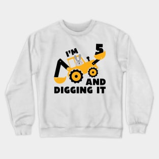 I'm 5 and Digging it Funny 5rd Birthday Excavator Kids Gift Crewneck Sweatshirt